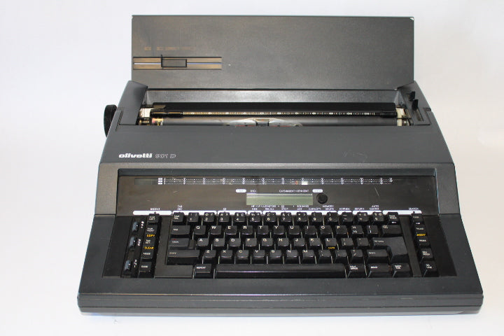 OLIVETTI 901-D OFFICE TYPEWRITER