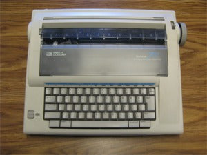 Smith Corona Typewriter Spellmate 700 Refurbished with New Machine Warranty