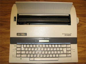 Smith Corona Typewriter SD5250 Refurbished with New Machine Warranty SCM SD 525