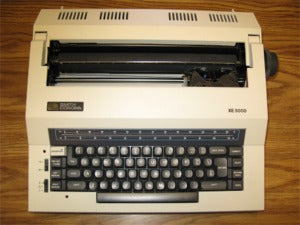 Smith Corona Typewriter XE5000 Refurbished with New Machine Warranty SCM XE 5000