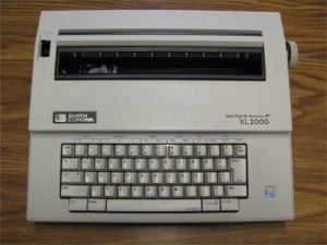 Smith Corona Xl 2000 Reburbished Electronic Typewriter Scm Xl2000