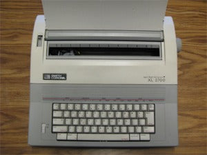 Scm Xl 2700 Reburbished Electronic Typewriter