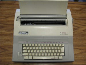 Scm Xl 2800 Reburbished Electronic Typewriter